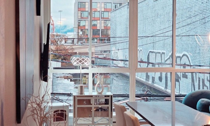 Downtown Eastside Appartement | Entire Space of Modern Apartment in Downtown Vancouver Neighbourhood