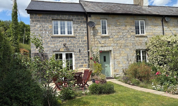 Taunton Maison | Entire spacious country home in beautiful Staple Fitzpaine