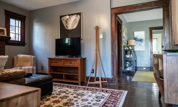 Latonia Maison | Entire Townhouse - 2 Separate Units