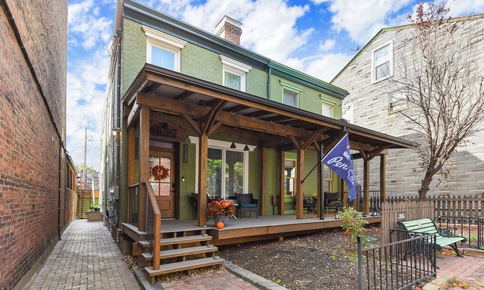 Central Northside Appartement | Entire Unit w/Organic Natural Stone Walls, Stadium Views & Parking
