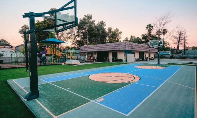 Paradise Maison | Entire Vegas Compound-Sleeps MANY