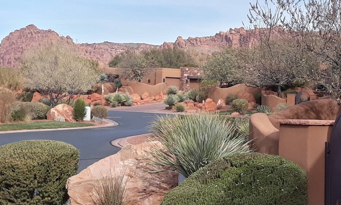 St. George Maison | Entrada 2 BR, 2BA Waterside Villa w/Full Kitchen & 2 Private Garages