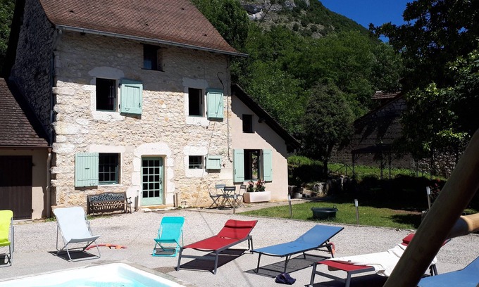 Lhuis Maison | Entre Vignes et Montagne-Casa-Baño Privado-Familiar-Vista a la Montana