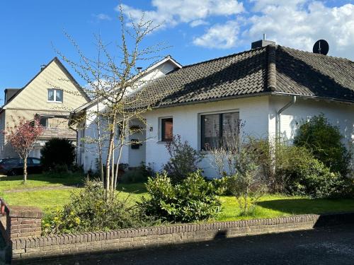 Emmerich Maison | Entspannung am Niederrhein - großes helles Haus mit Kamin