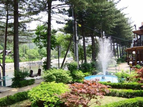 Heungjeonggyegok Maison | Eoullim Pension Starlight Yard