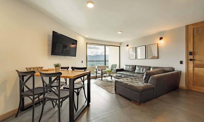 Los Naranjos Appartement | |EP| Spacious 2BR Apt Near Tesoro Mall, ACs,Gym