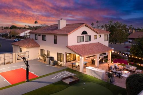 Paradise Park Vista Maison | Epic Family Home Pool Slide Putt Putt Theatre Room