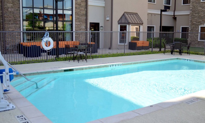 West San Antonio Copropriété | Suite équipée en face de Seaworld! Piscine extérieure et gymnase sur place