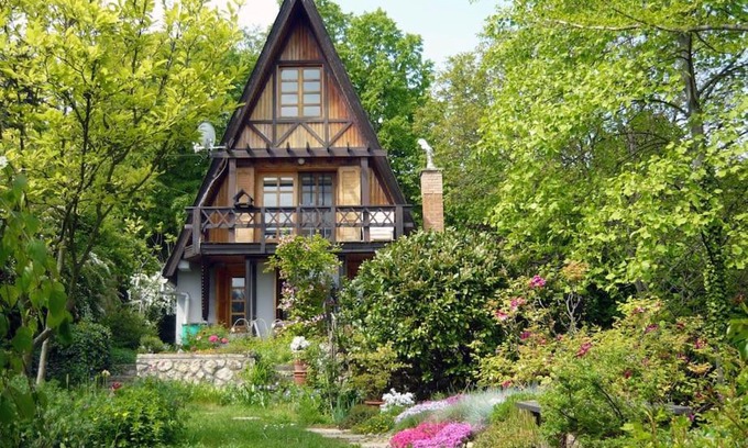 Nagymaros Chalet De Ski | Erdő Lelke Vendégház: mesebeli, erdőszéli faház panorámával