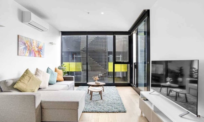 North Melbourne Appartement | ErgoModern NorthMelbourne Apt w balcony, pool, gym