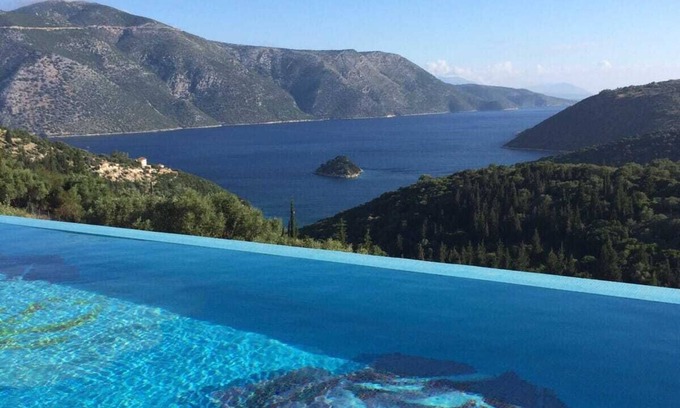 Aetos Maison | Erholung pur mit Traumhafter Aussicht Direkt vom Pool aus