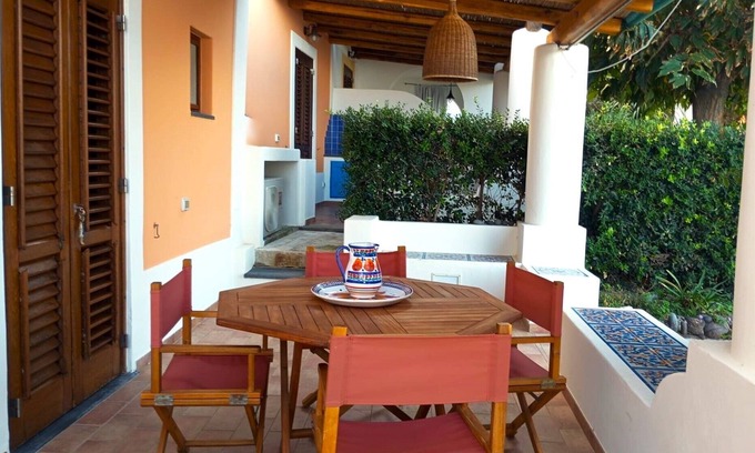 Acquacalda Appartement | Ericussa- plat confortable, sur la plage, avec terrasse vue mer et Wifi