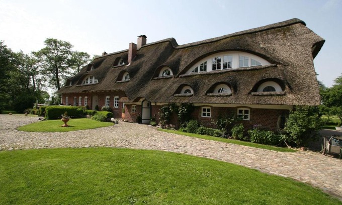 Lauenteil Maison | Erlenhof-Steinau-Fachwerkhaus-mit-Reetdach