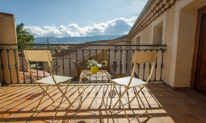 Ceguilla Maison | Maison de montagne spacieuse avec 4 chambres, 5 salles de bains, terrasse et cheminée
