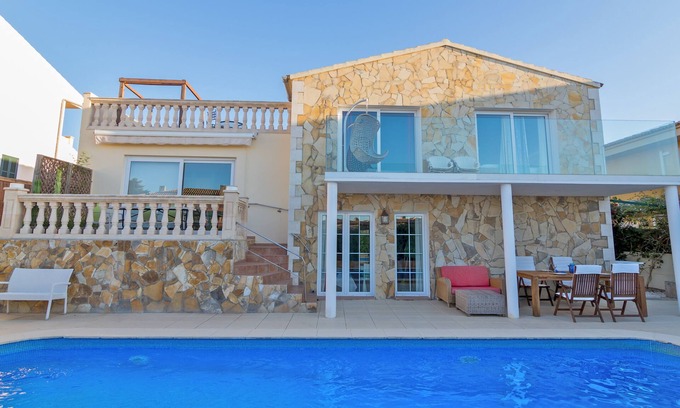 Badia Blava Villa | Piscine privée, vue sur la mer avec des couchers de soleil fabuleux, cuisine moderne, climatisation, wifi, grande salle de jouets
