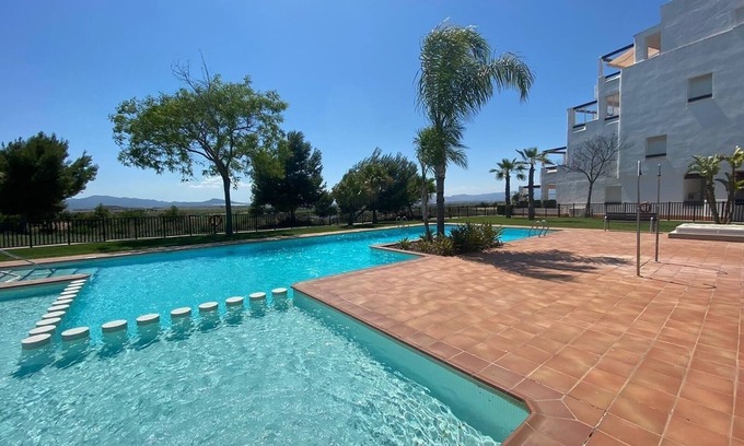 Alhama de Murcia Appartement | Appartement 'Luxe with Beautiful View' avec vue montagne, piscine, terrasse et jardin