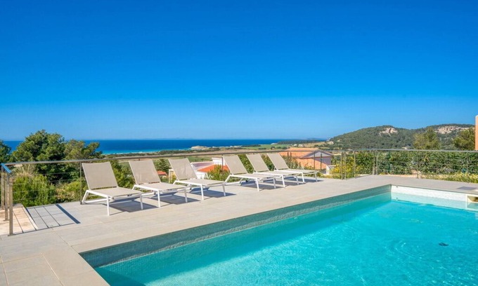 Sant Jaume Mediterrani Villa | Villa moderne avec de belles vues sur la plage de Son Bou