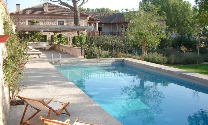 Hoyuelos Villa | Gîte Palacio de Hoyuelos pour 16 personnes
