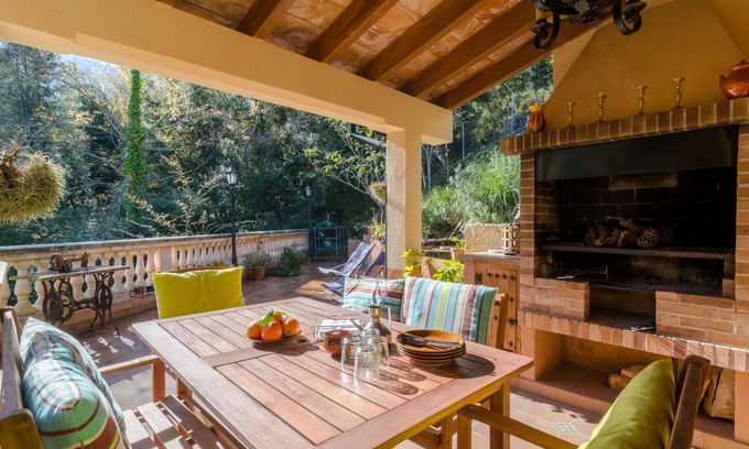 Lluc Maison | ES VINT I NOU - Beautiful house with great terrace amidst the mountains.