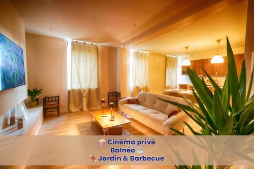 Saint-Ambroix Appartement | Escapade - Ciné privé, balnéo et jardin