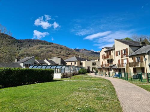 Bielle Appartement | Escapade Montagne en Famille, appartement cosy avec piscine couverte