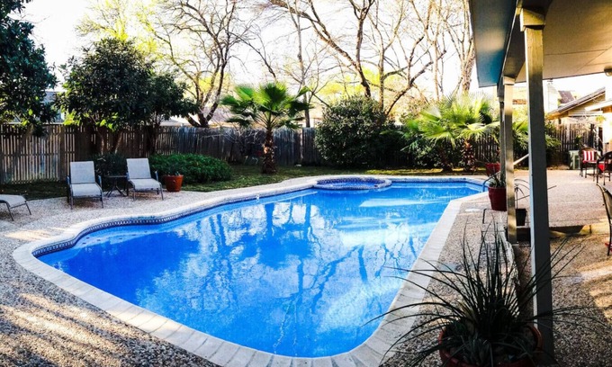 Wetmore Maison | Bain à remous, piscine et maître en bas! À quelques minutes des attractions de San Antonio!