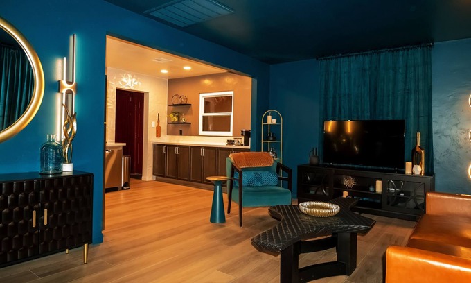Townsite Maison | Escape the Everyday and Delight your Senses, Full 2 Bedroom House