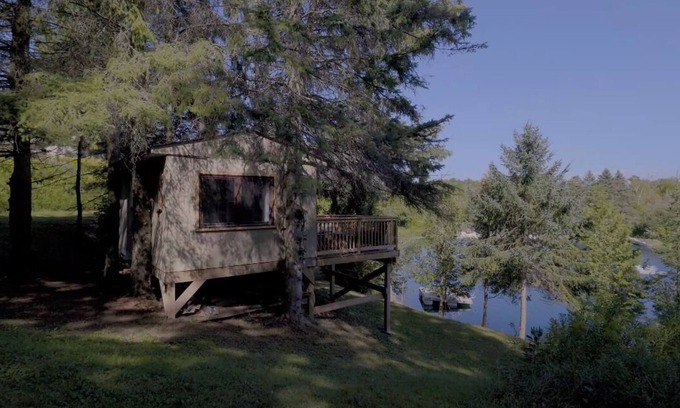 Clarington Location De VR | Escape to a Charming Treehouse Nestled on a Peaceful Estate in Clarington