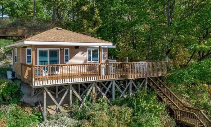 Youngstown Cabine | Escape to a Cozy Cabin on the River – Relax & Unwind!