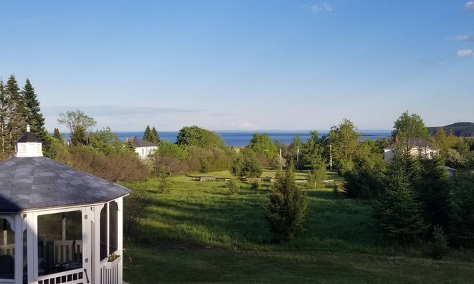 St. Martins Maison | Escape to a Home with a View