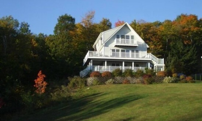 Gilford Maison | Évadez-vous vers de belles vues sur le lac et la montagne!