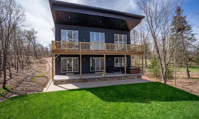 Carlton Maison | Escape to Chub Lake Retreat: Waterfront Luxury House in Carlton, Minnesota