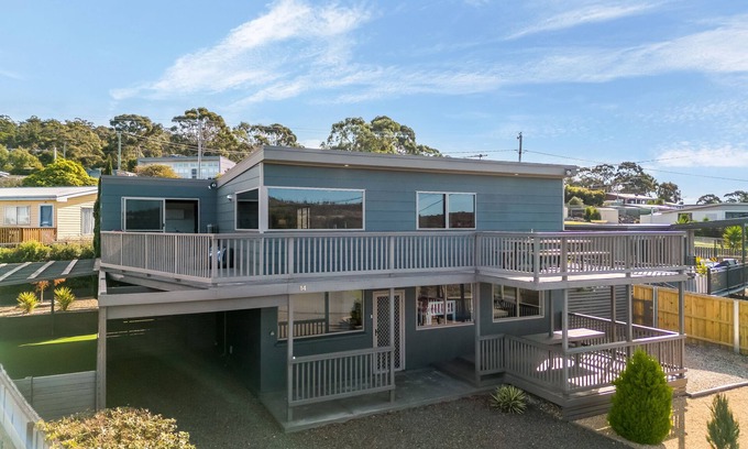 Primrose Sands Maison | Escape to Coastal Tranquility - 400m from Primrose Sands Beach
