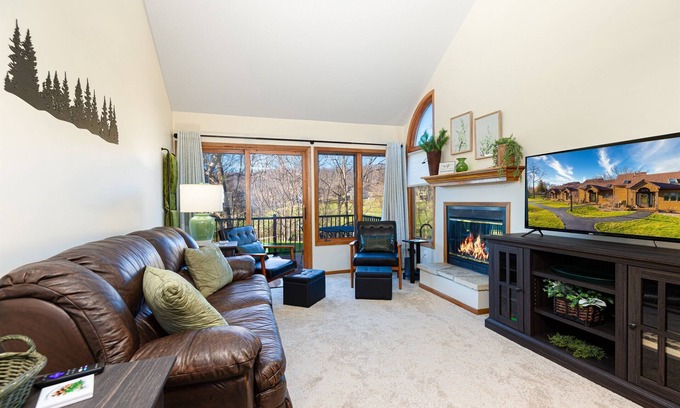 The Galena Territory Maison | Spring Escape to Creekwood Pines - Near Golf, Dog-Friendly, Amenity Access