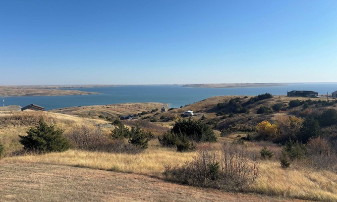 Fort Pierre Cabine | Escape to Lake Oahe: Breathtaking Views, Boat Ramp Near & Vast Hunting Grounds
