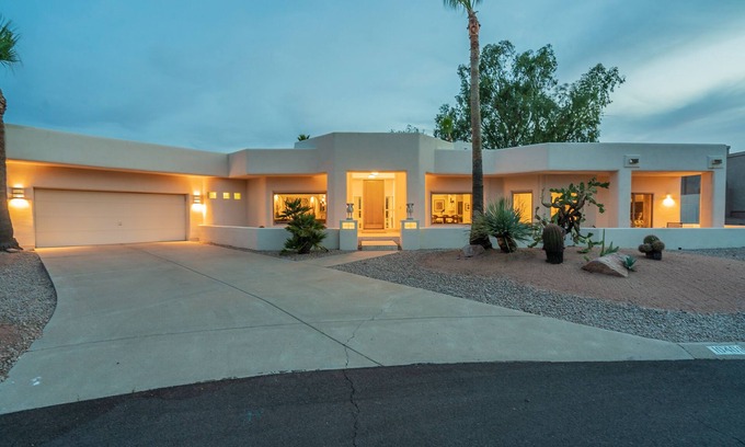 Fountain Hills Maison | Escape to luxury in a spa-like retreat home