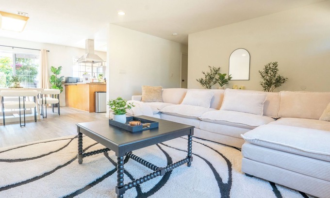 University City Maison | Escape to San Diego