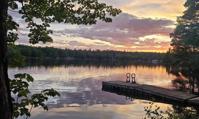 Gray Cottage | Petit lac Sebago, Lake House, Gray Maine