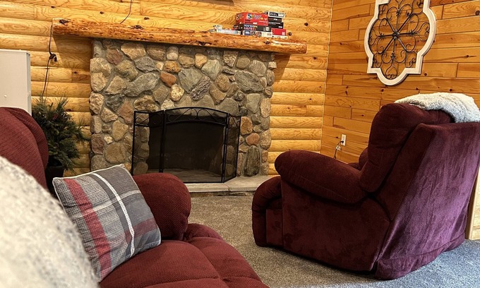 Winamac Cabine | Escape to The Riverside Hideaway - A Cozy Cabin With River Views!
