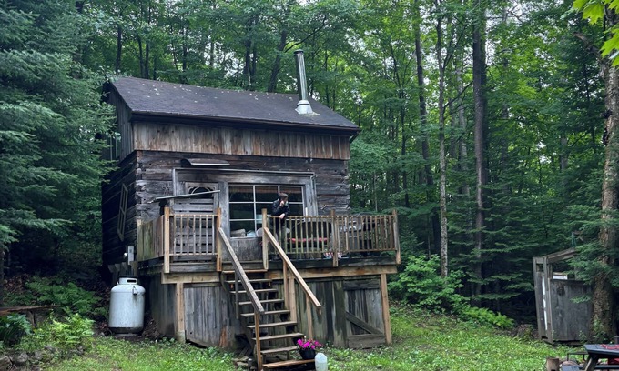 Katrine Cabine | Escape to this cozy & peaceful cabin in the woods!