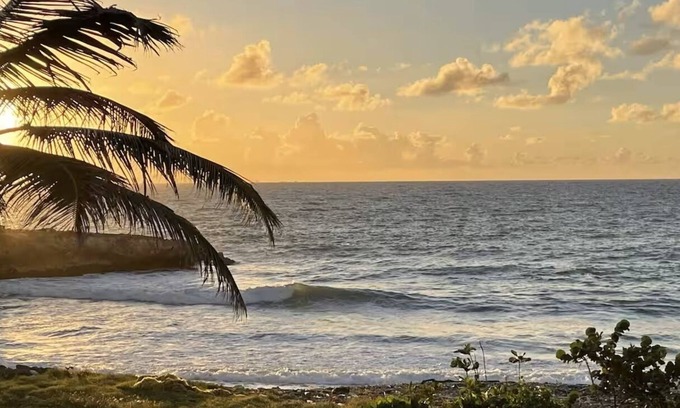 Point Blanche Appartement | Escape to Tranquility 2-bedroom modern home at waterfront with fast Internet.