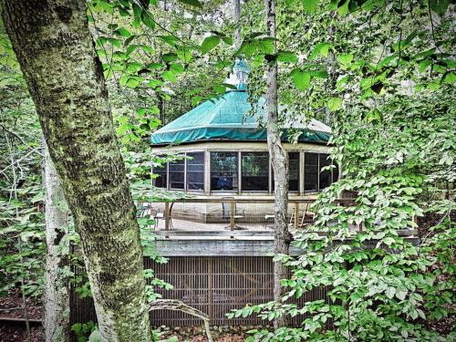 Monmouth Maison | Escape to Tree House Island Life