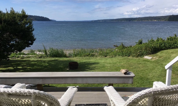 Freeland Cabine | Maison en bord de mer, Kayaks, Amoureux des chiens, Wi-Fi, Abordable
