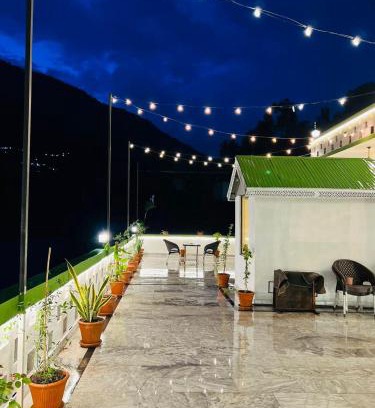 Dhirkot Cabine | Escaven - Your escape to Heaven