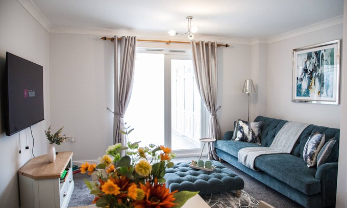 Stoke-on-Trent Maison | ESONGRACE Stays - Stylish quaint three bed home