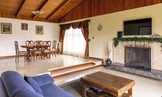 La Guaria Maison | Espaciosa Casa Familiar Cerca de San José: 4 Dormitorios, Oficina, BBQ y Otros
