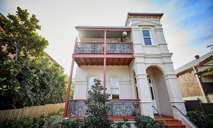 Ashfield Appartement | Esperanza Gardens A Stylish Victorian Studio