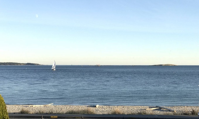 Oak Bay Maison | ESPLANADE BEACH SUITE
