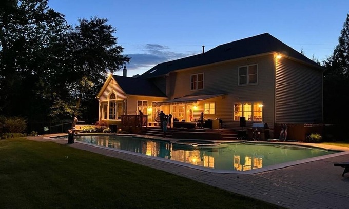 Ellicott City Maison | Estate home with private pool and spa - close to Washington DC