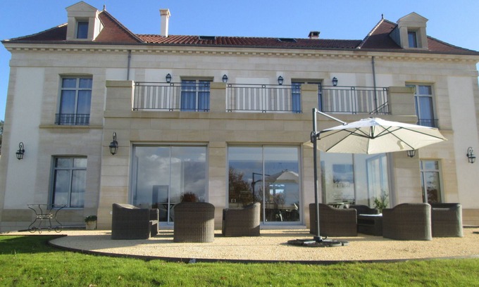 Bergerac Maison | Domaine avec tennis et piscine dans un parc de 6 hectares
